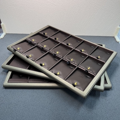 355*255*25mmブラウンPUの宝石類の皿はリング イヤリングの吊り下げ式のネックレスのために表示する